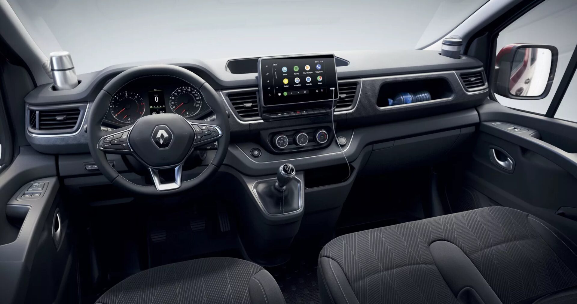 Renault Trafic Extra interior dashboard and controls