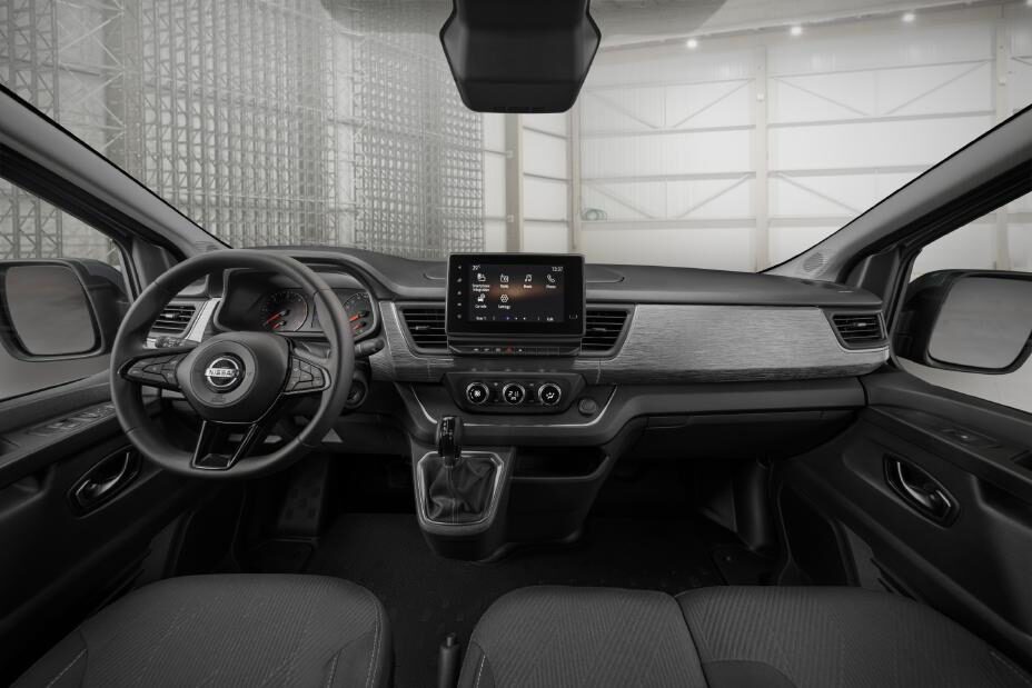 Nissan Primastar Tekna interior dashboard and controls